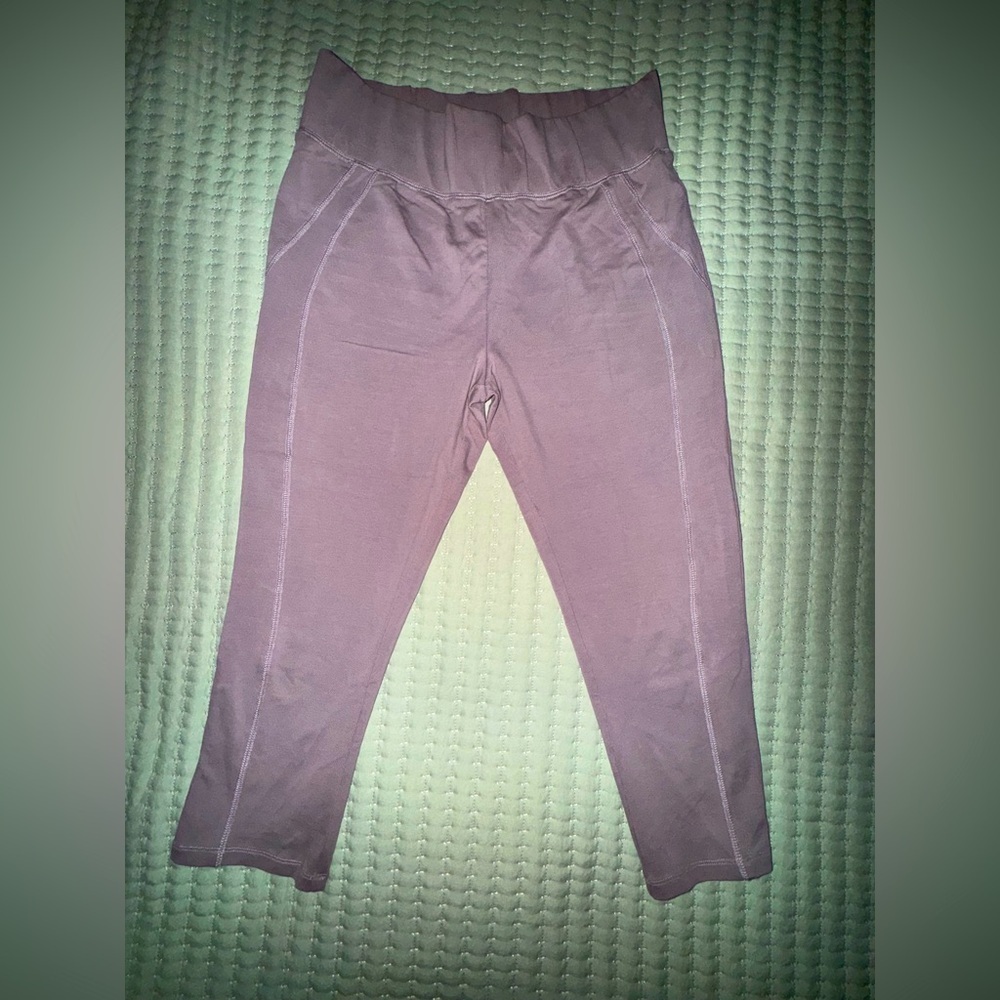 LOGO by Lori Goldstein purple capri pants. Size SP GUC💜